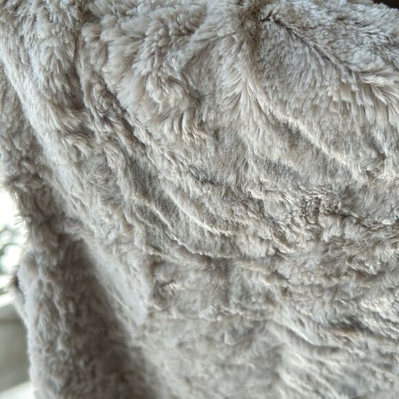 Marc New York Faux Fur Vest - Picture 12 of 12